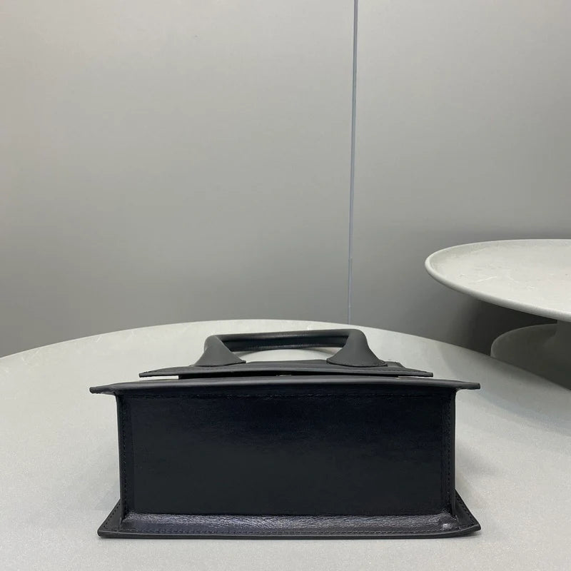 JACQUEMUS MEDIUM CHIQUITO BAG