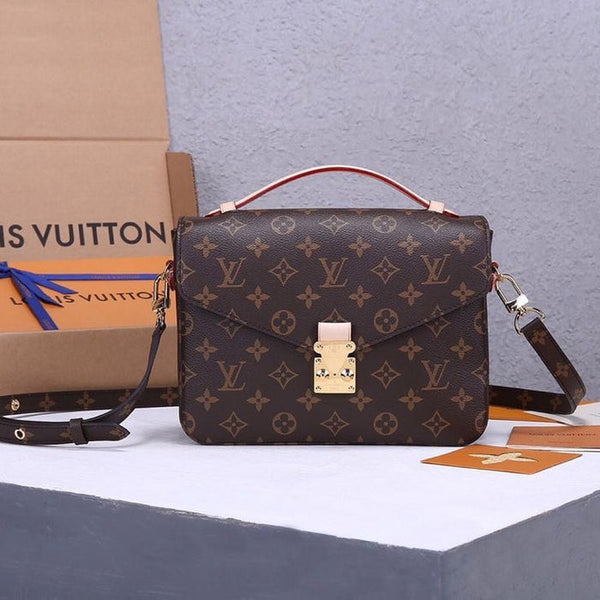 LOUIS VUITTON POCHETTE BAG
