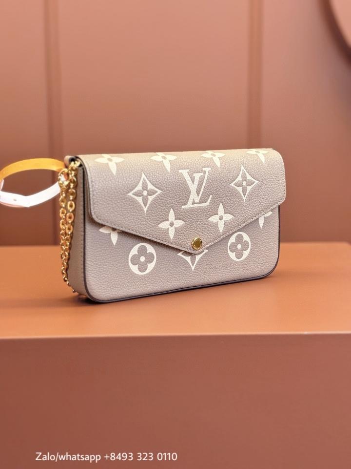 LOUIS VUITTON POCHETTE